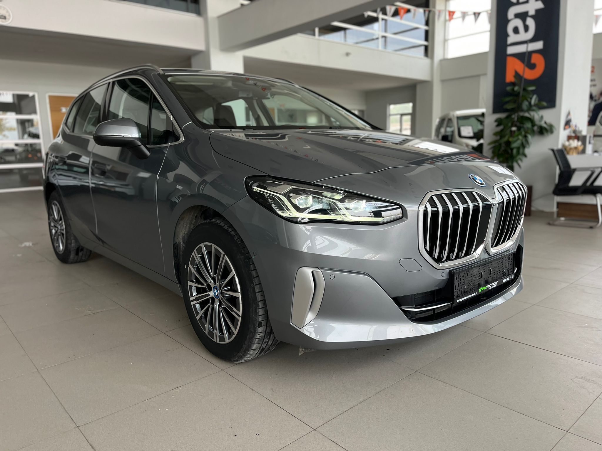 BMW 230E Plug-in Hybrid Veya Benzeri